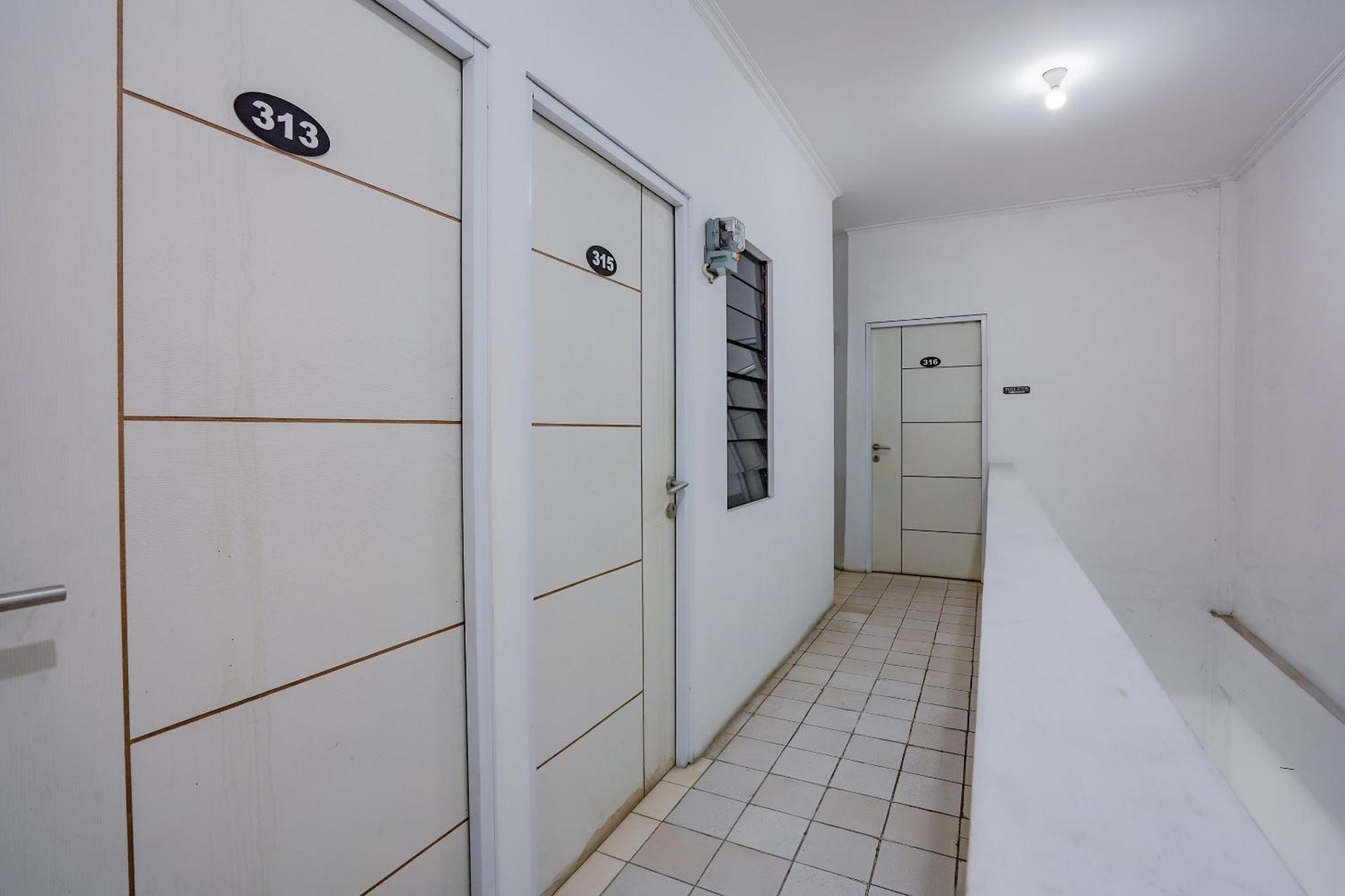 Spot On 90110 A1 Pakis Argosari Hotell Surabaya Exteriör bild